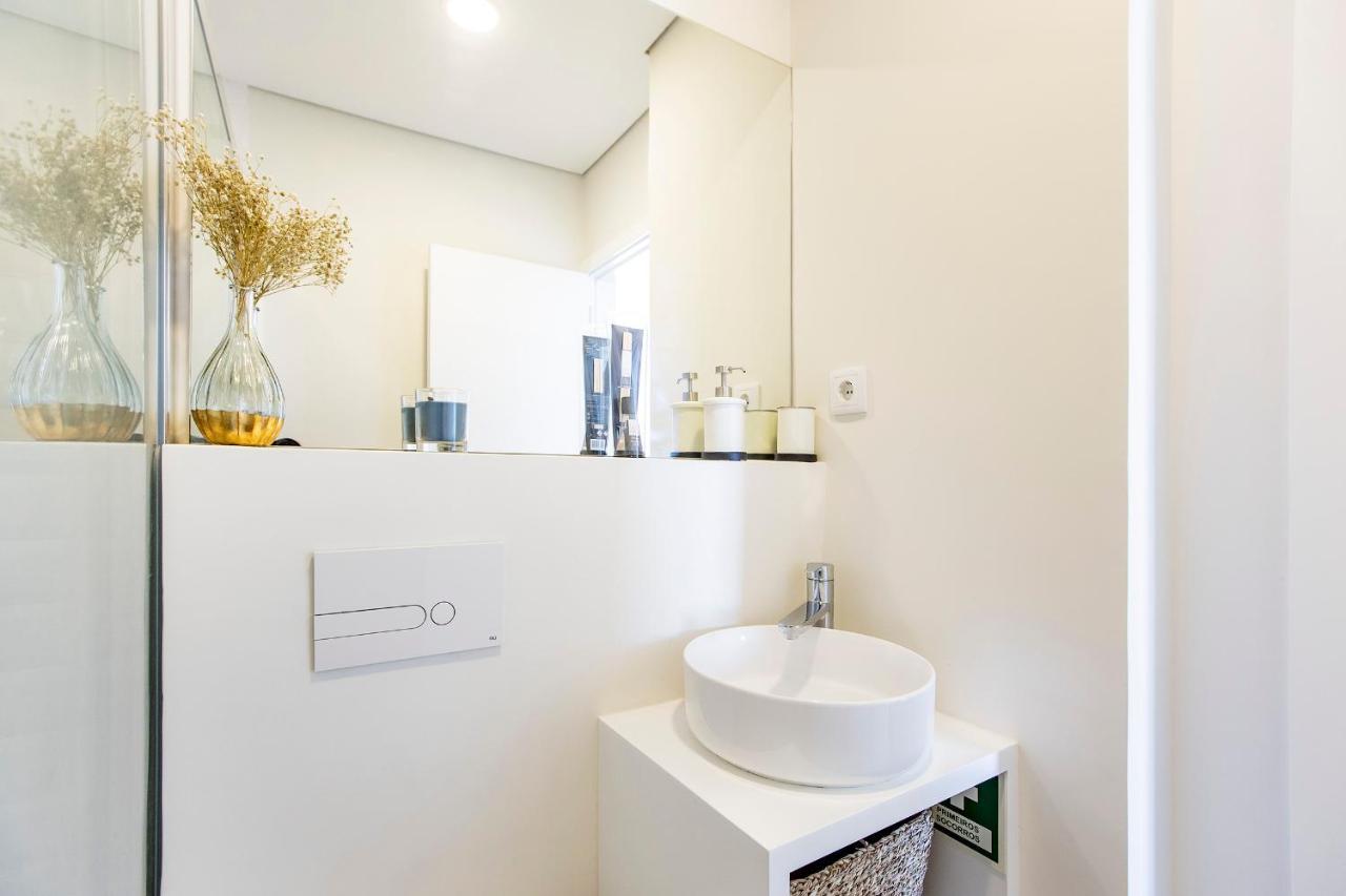 Elegant Studio W/ Ac & Balcony By Lovelystay Porto Exteriér fotografie