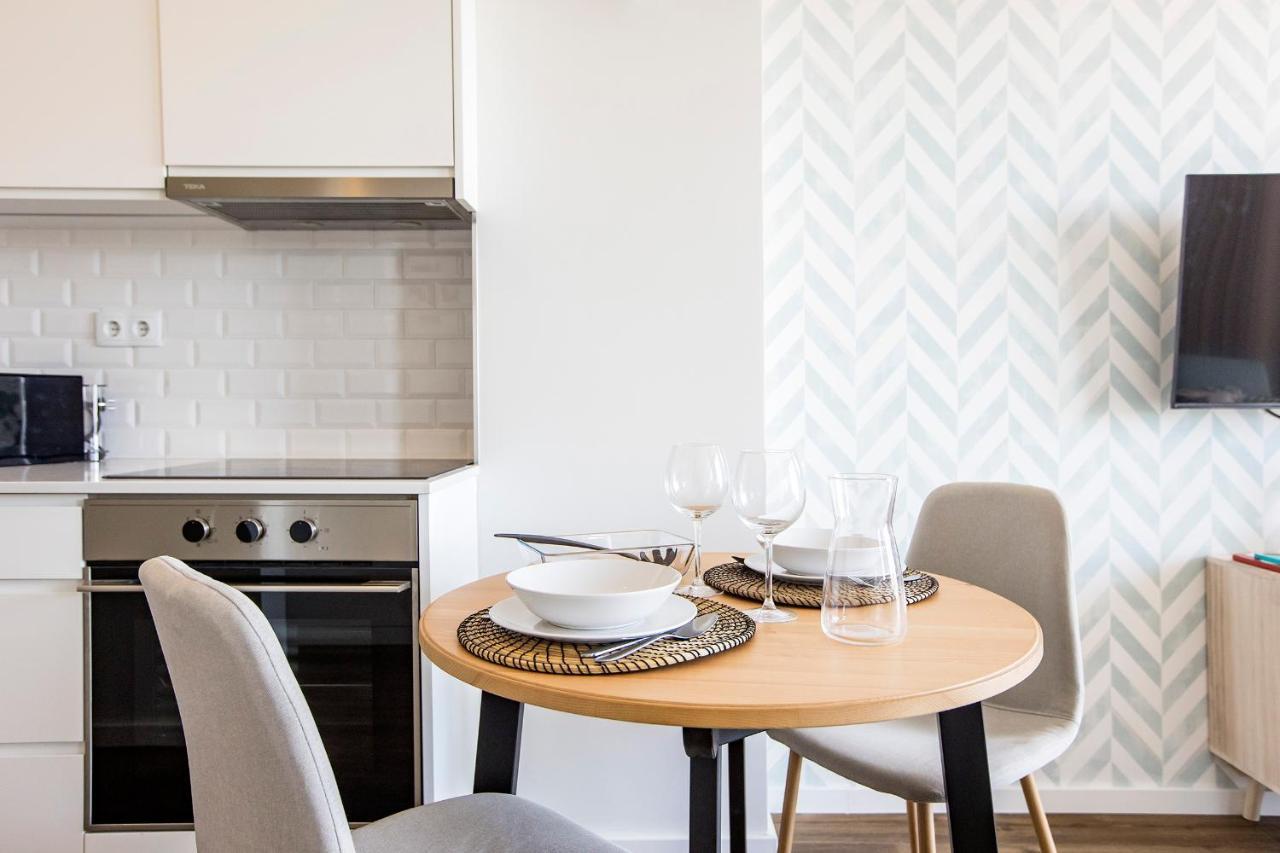 Elegant Studio W/ Ac & Balcony By Lovelystay Porto Exteriér fotografie