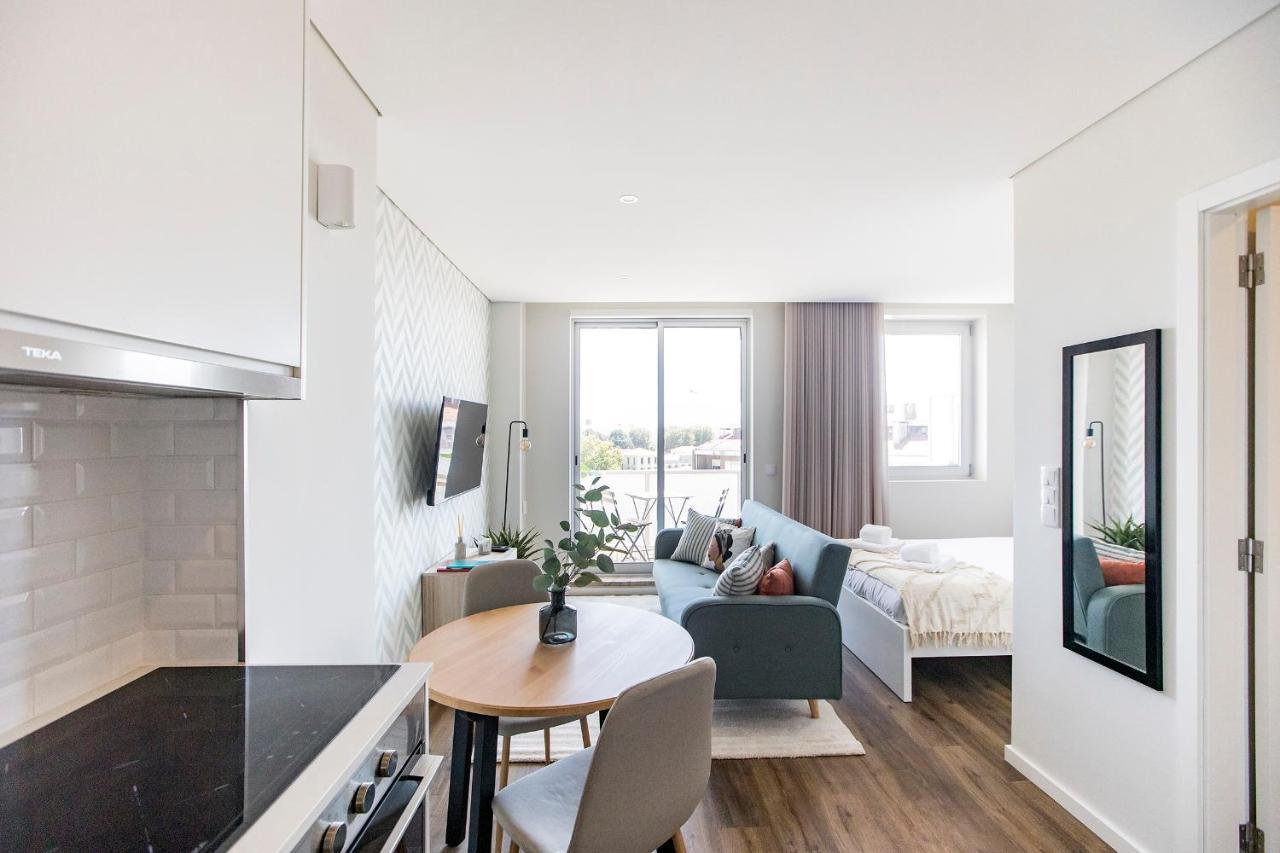 Elegant Studio W/ Ac & Balcony By Lovelystay Porto Exteriér fotografie